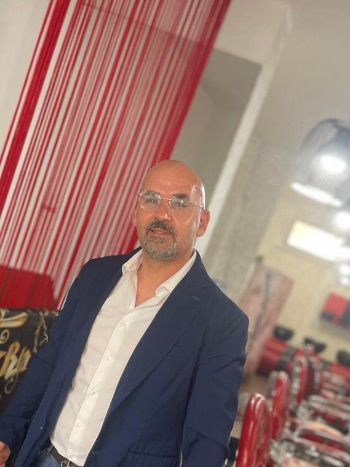 Hassan, titolare di Hassan Barber Verona